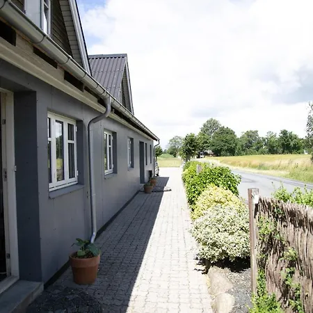 Vaerelse, Tv-stue Og Spiserum Pa Forste Sal, Eget Bad I Stueetagen Habitación en casa particular