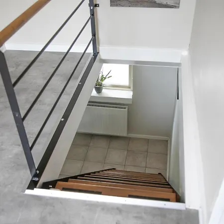 Vaerelse, Tv-stue Og Spiserum Uden Vand, Ikke Kokken, Pa Forste Sal , Eget Badevaerelse I Stueetagen Δωμάτια σε οικογενειακή κατοικία