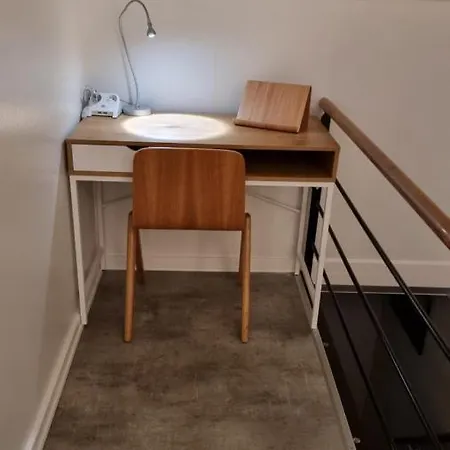 Vaerelse, Tv-stue Og Spiserum Pa Forste Sal, Eget Bad I Stueetagen *