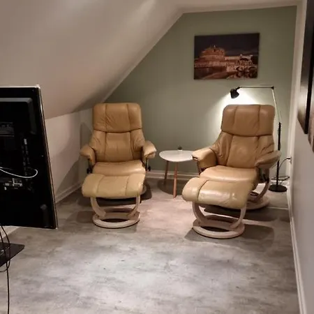 ホームステイ Vaerelse, Tv-stue Og Spiserum Pa Forste Sal, Eget Bad I Stueetagen *