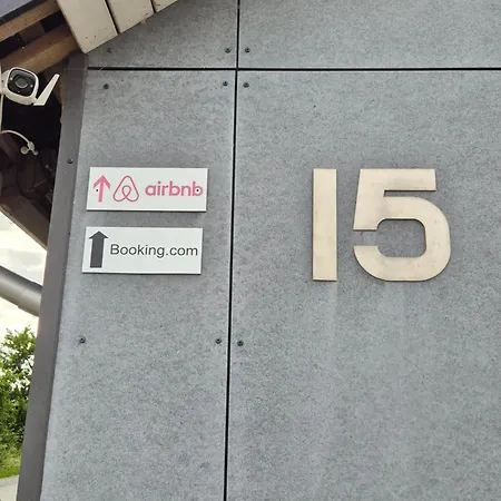 Habitación en casa particular Vaerelse, Tv-stue Og Spiserum Uden Vand, Ikke Kokken, Pa Forste Sal , Eget Badevaerelse I Stueetagen