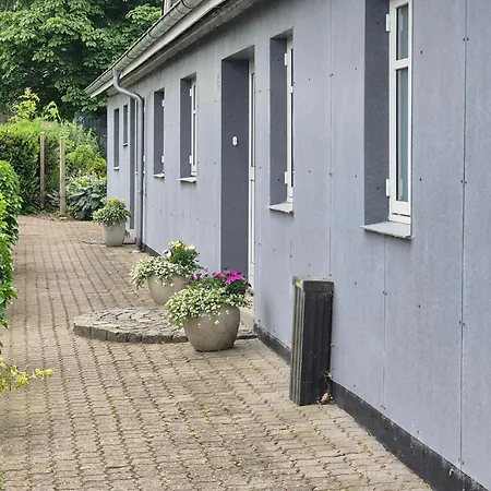 Vaerelse, Tv-stue Og Spiserum Pa Forste Sal, Eget Bad I Stueetagen * Kvaerndrup