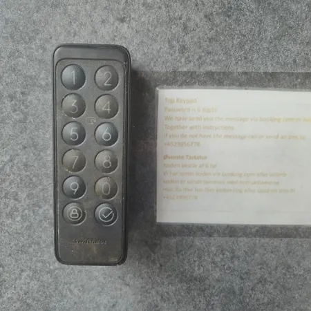 Kwatera prywatna Vaerelse, Tv-stue Og Spiserum Uden Vand, Ikke Kokken, Pa Forste Sal , Eget Badevaerelse I Stueetagen *