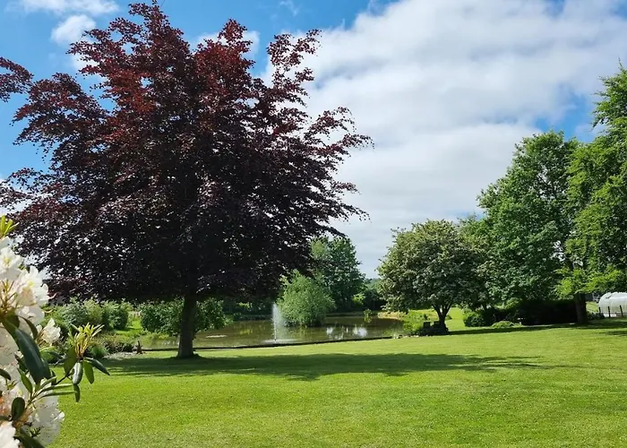 Homestay Vaerelse, Tv-stue Og Spiserum Uden Vand, Ikke Kokken, Pa Forste Sal , Eget Badevaerelse I Stueetagen