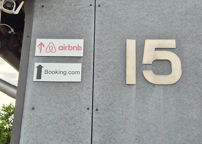 Homestay Vaerelse, Tv-stue Og Spiserum Uden Vand, Ikke Kokken, Pa Forste Sal , Eget Badevaerelse I Stueetagen