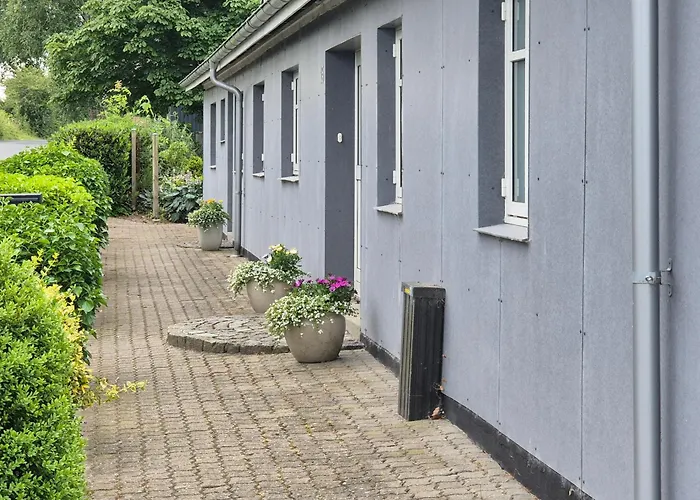 Vaerelse, Tv-stue Og Spiserum Uden Vand, Ikke Kokken, Pa Forste Sal , Eget Badevaerelse I Stueetagen * Kvaerndrup