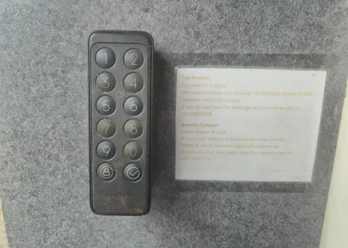 Séjour chez l'habitant Vaerelse, Tv-stue Og Spiserum Uden Vand, Ikke Kokken, Pa Forste Sal , Eget Badevaerelse I Stueetagen *